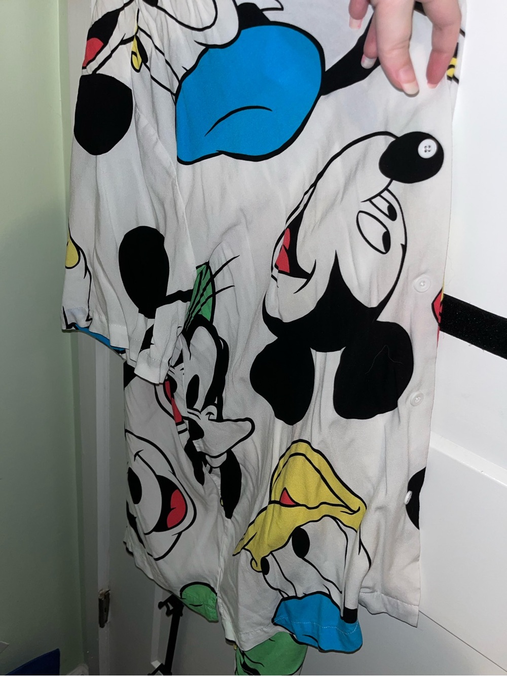Disney Parks Men's XL White Short Sleeve Button Up Mickey Donald Goofy - Picture 5 of 9
